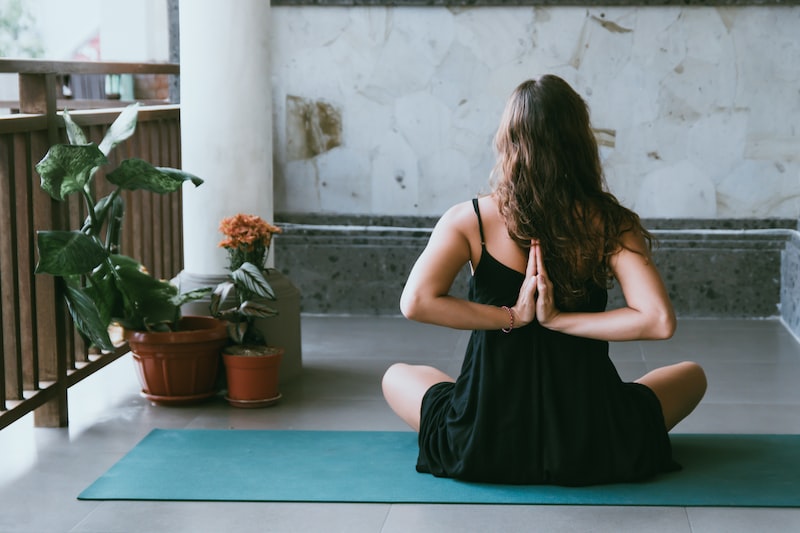 Kula'da Yoga ve Meditasyon: Ruhsal İyilik ve Sağlık Kula'da Yoga ve Meditasyon: Ruhsal İyilik ve Sağlık
